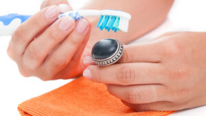 How To Clean Silver Jewelry In 7 Steps