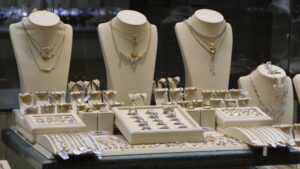 Why Is Buying In Bulk Cheaper? Insights For Jewelry Business