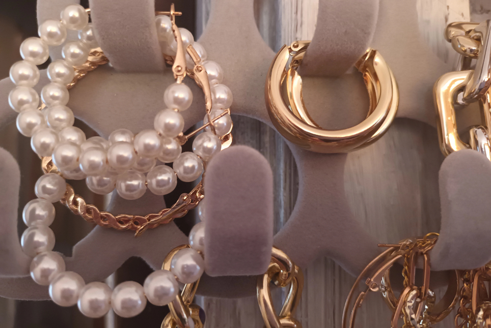 10 Must-Have Wholesale Jewelry Items For Trendy Boutiques