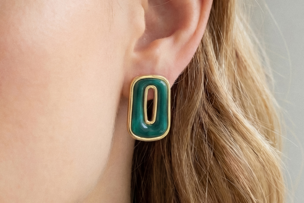 Which Types Of Earrings Sell Fastest In Retail Stores? Wholesale Buying Insights