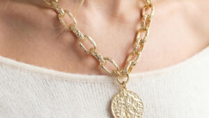 Wholesale Fashion Necklaces: Trendy Picks Your Customers Will Love