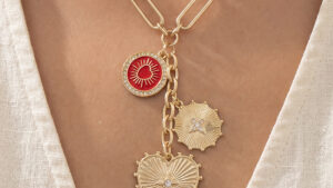 How to Sell Necklaces For Graduation Gifts