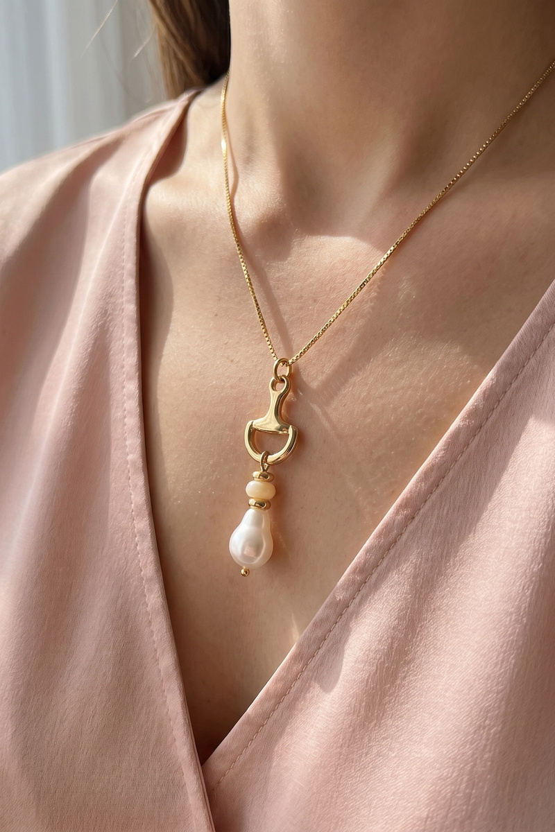 Baroque Pear Drop Pendant Horsebit Connector Necklace