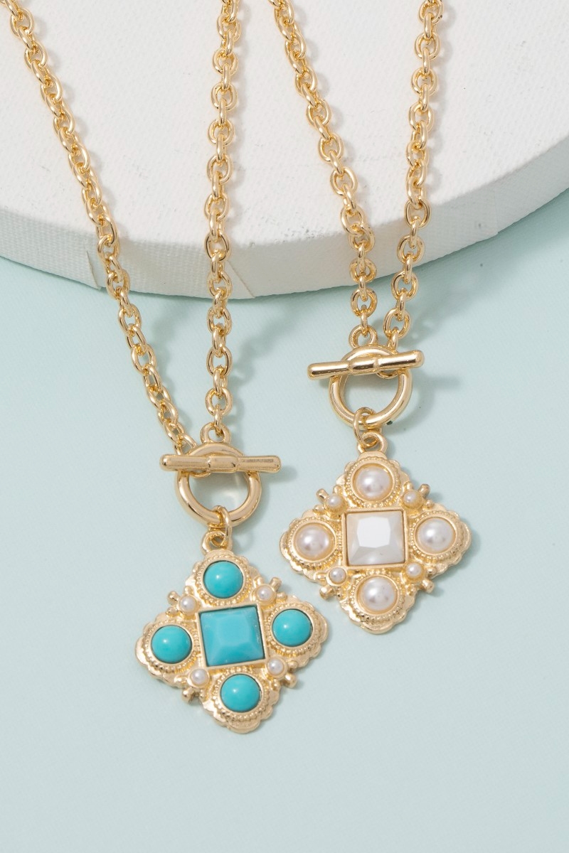 Studded Clover Pendant Toggle Chain Necklace