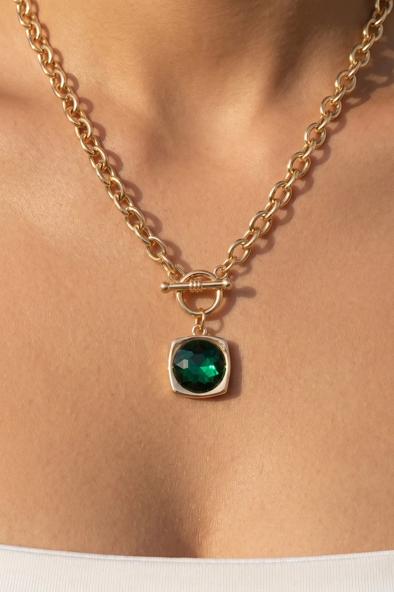 Chunky Chain Crystal Pendant Toggle Necklace