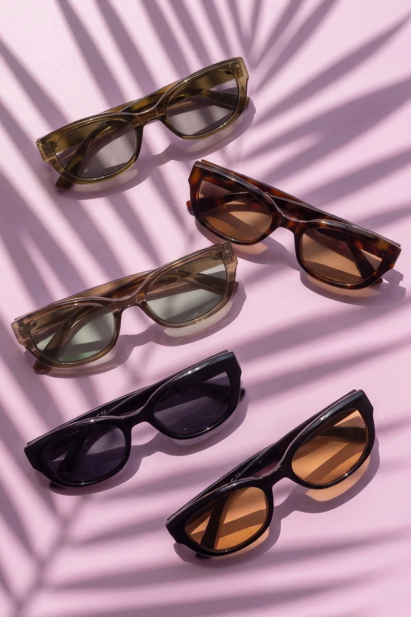 Retro Oval Cutout Bridge Tinted Sunglasses