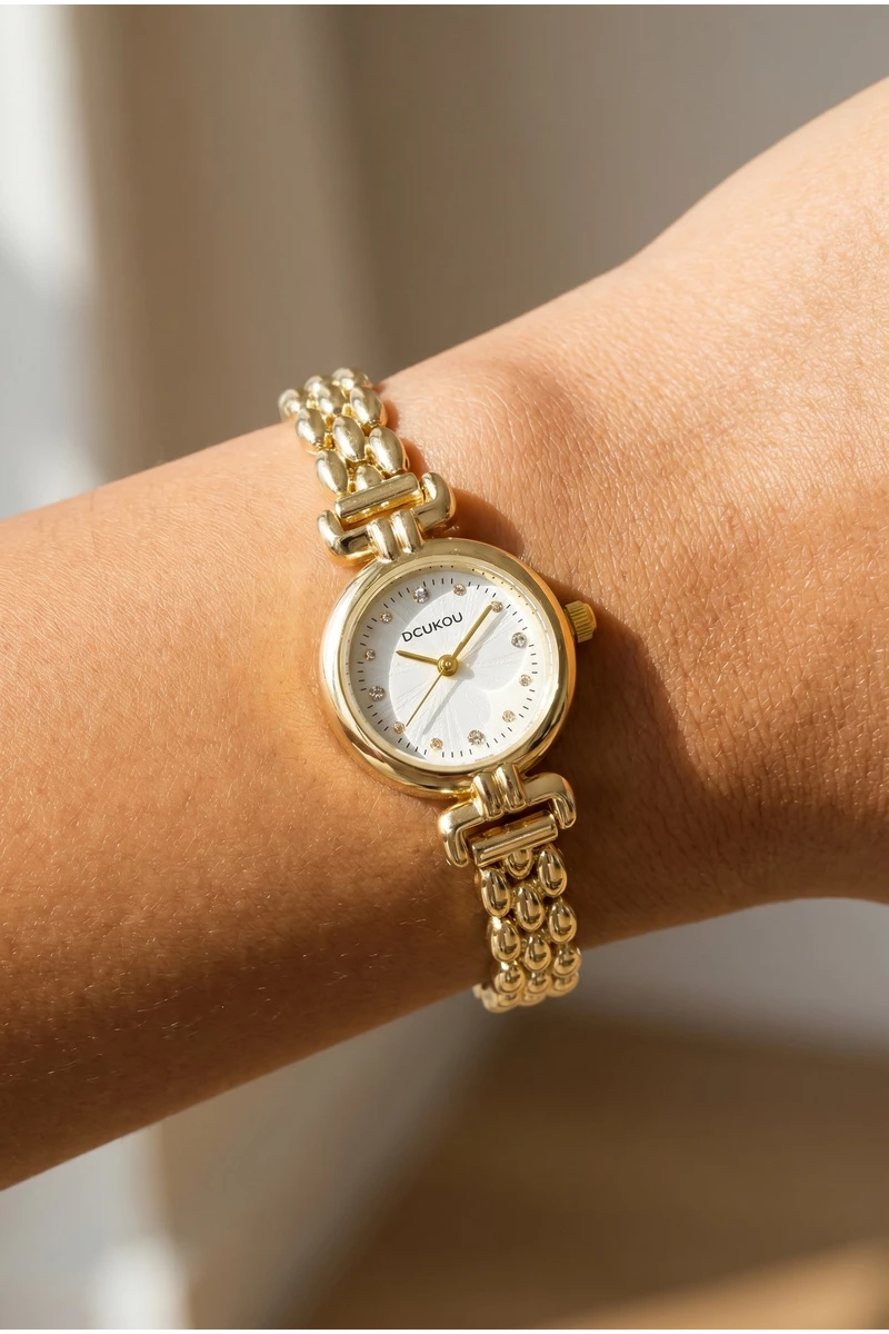 Dainty Round Dial Panther Link Bracelet Watch