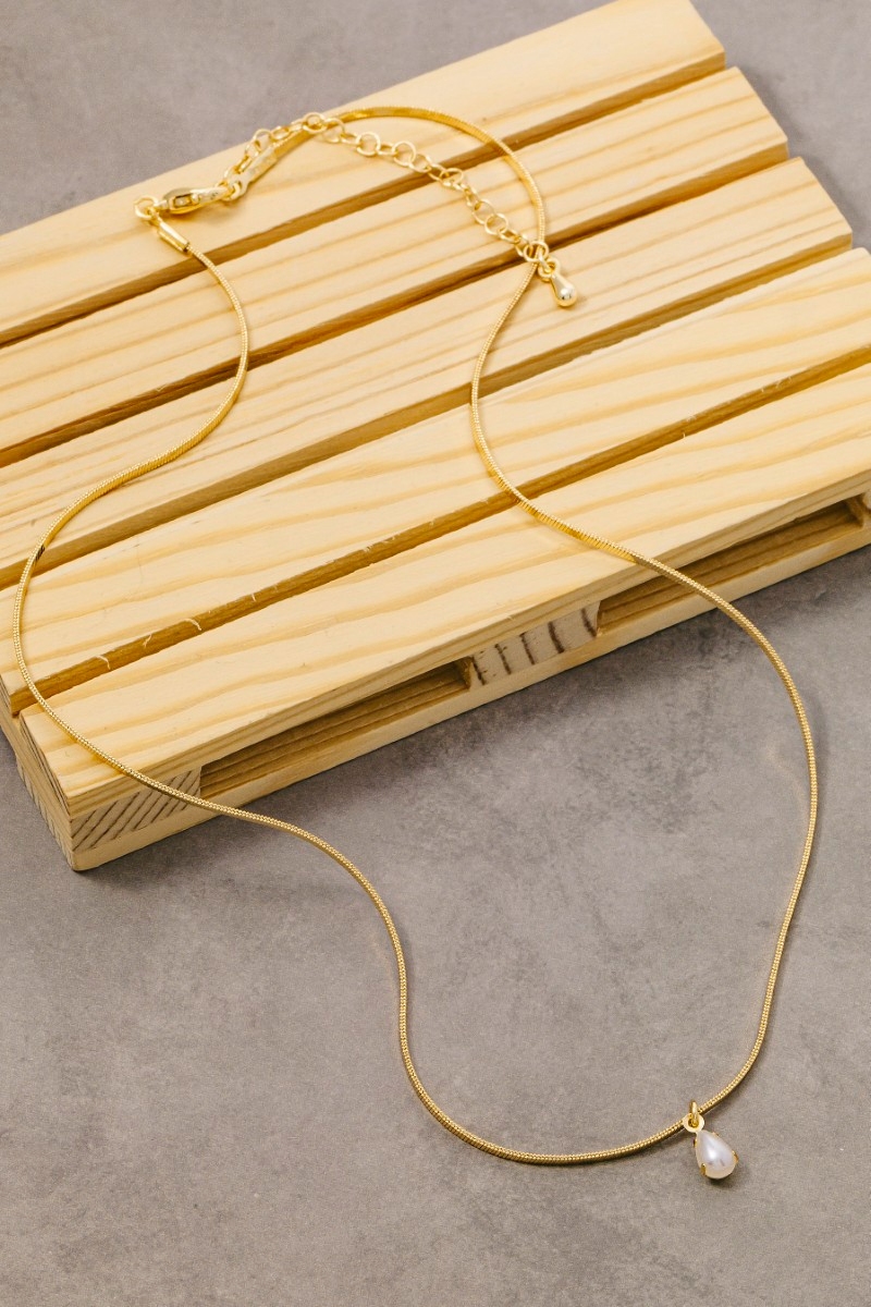 Dainty Snake Chain Teardrop Pendant Necklace