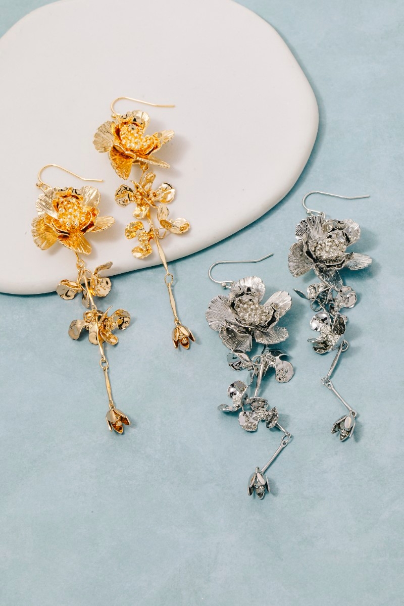 Metallic Flower Chain Dangle Earrings