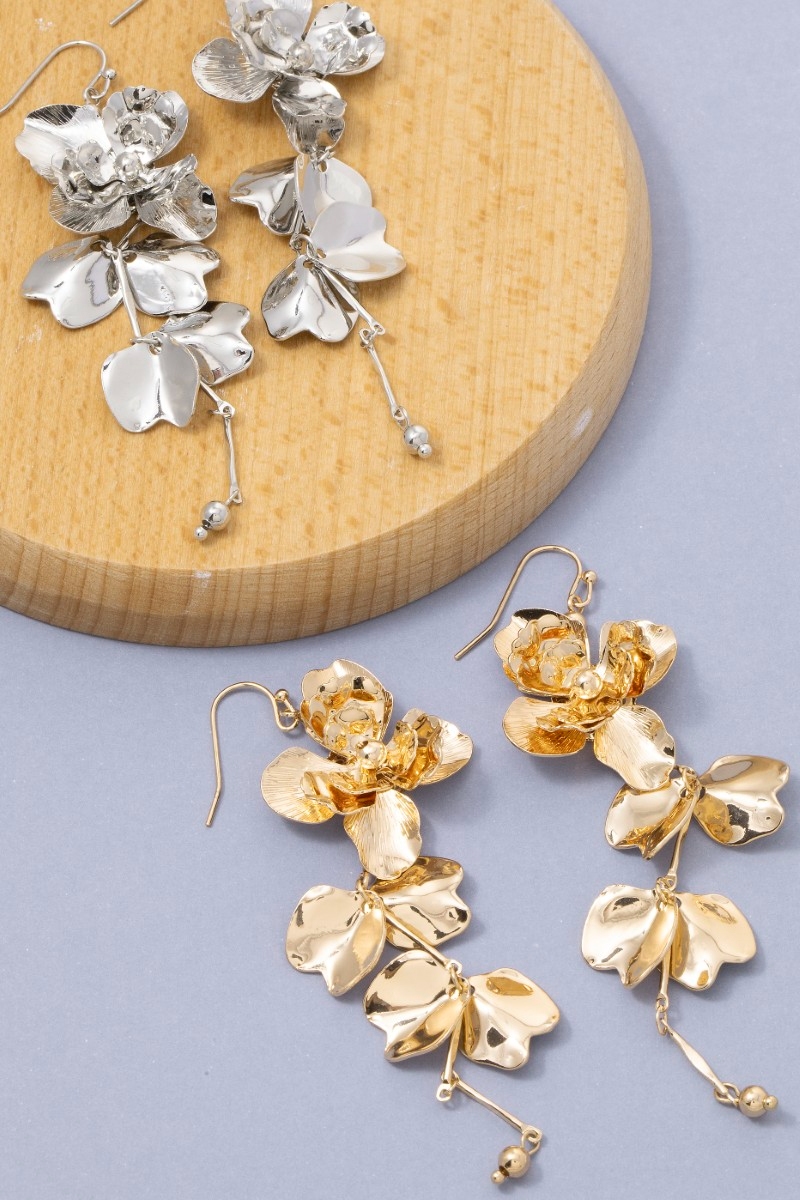 Metallic Flowers And Petals Chain Dangle Earrings