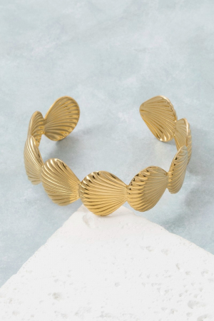 Ridged Clam Sea Shell Cuff Bracelet