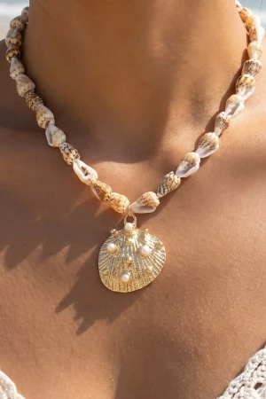 Pearl Studded Clam Shell Pendant Conch Beaded Necklace