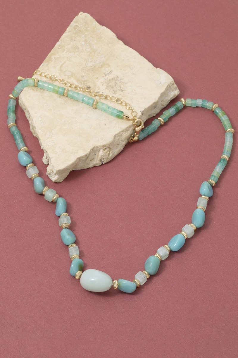 Resin Turquoise And Metallic Beaded Necklace