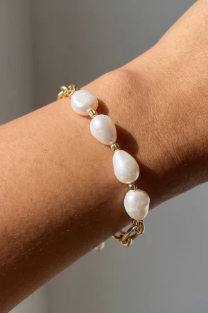 Teardrop Pearl Station Chain Bracelet