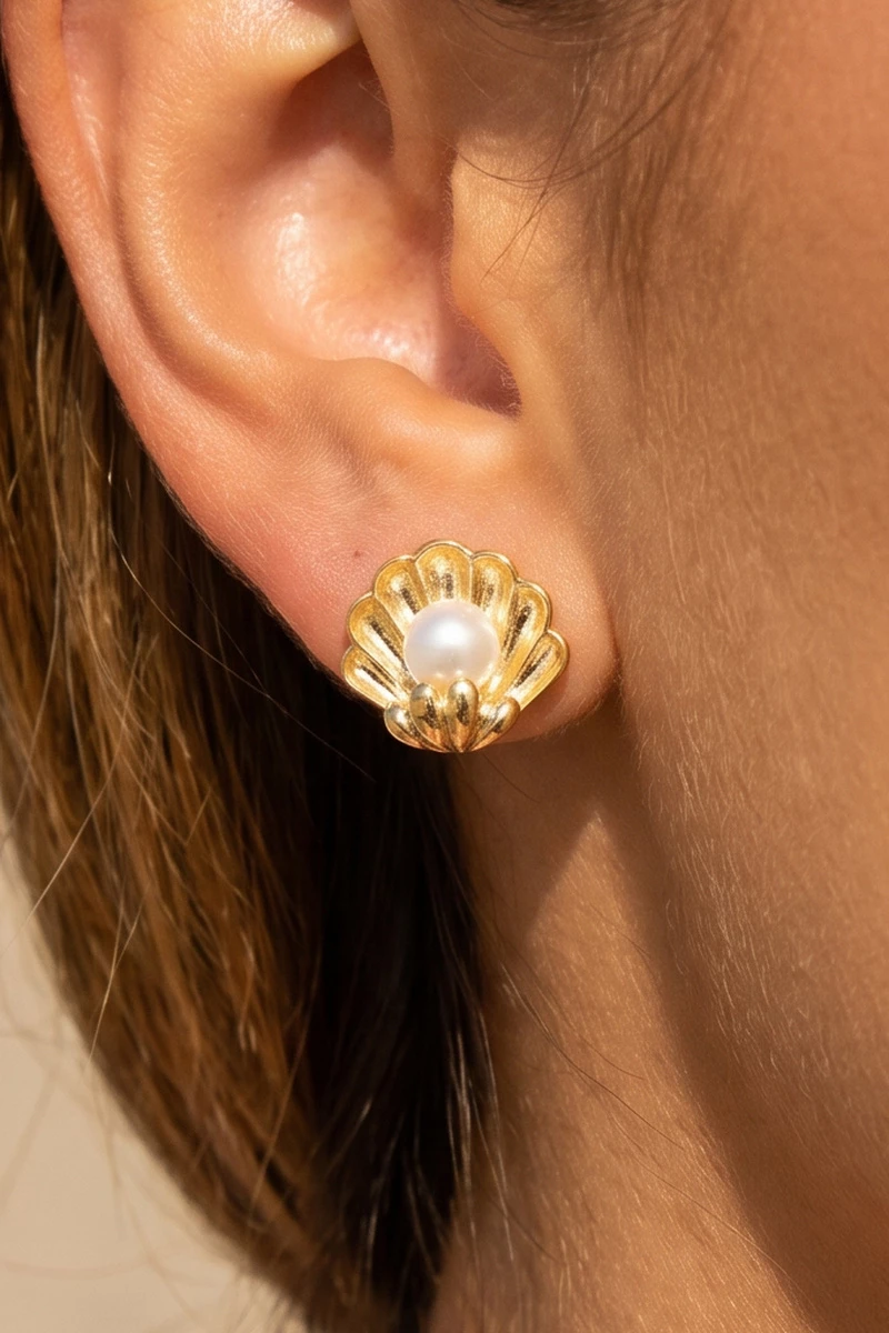 Pearl Center Scallop Shell Stud Earrings