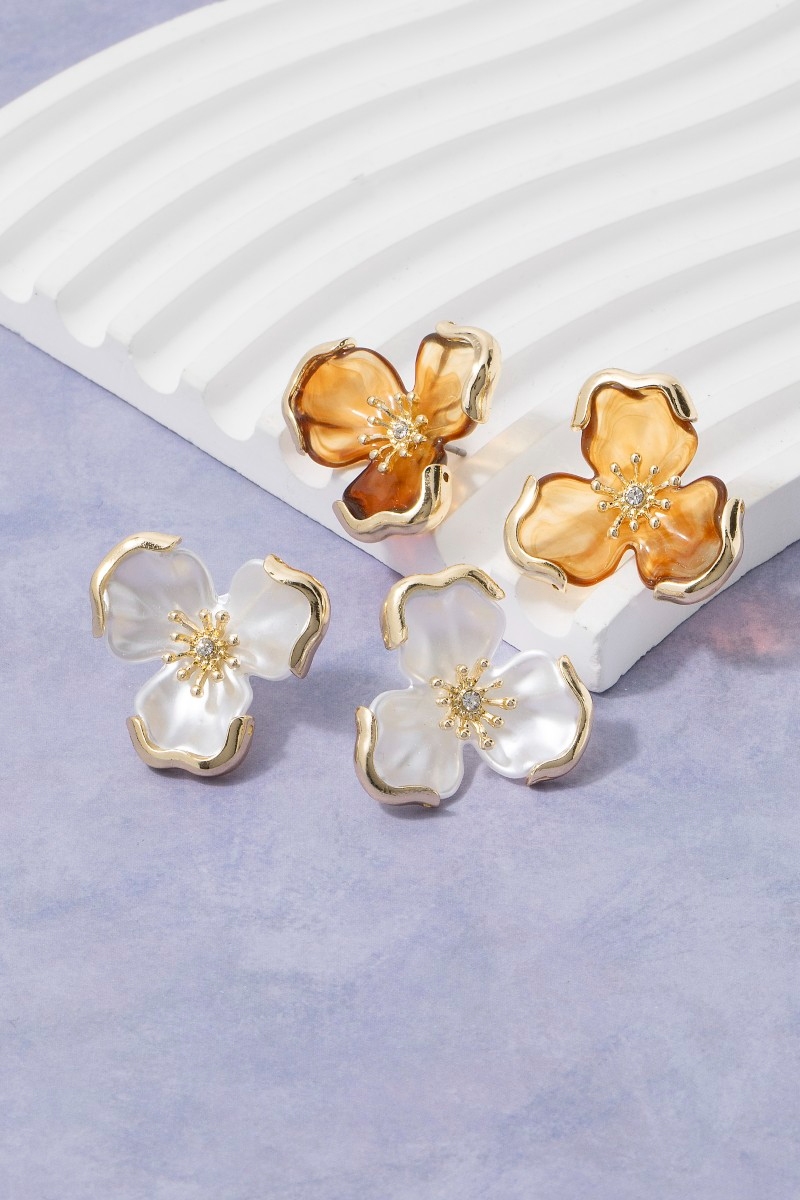 Metal Trim Flower Stud Earrings