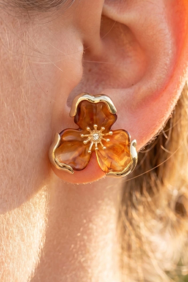 Metal Trim Flower Stud Earrings
