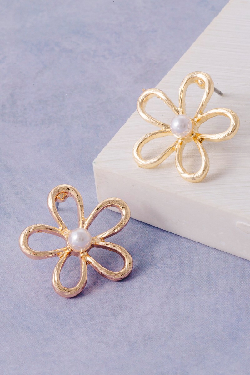 Pearl Center Open Petal Daisy Flower Stud Earrings