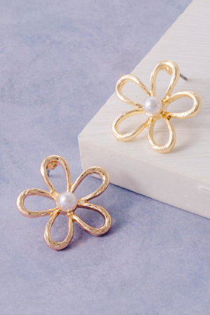 Pearl Center Open Petal Daisy Flower Stud Earrings