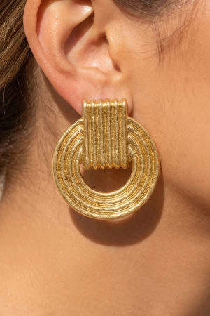 Ribbed Doorknocker Circle Stud Earrings