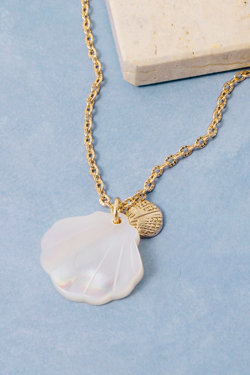 Mother Of Pearl Seashell Pendant Necklace