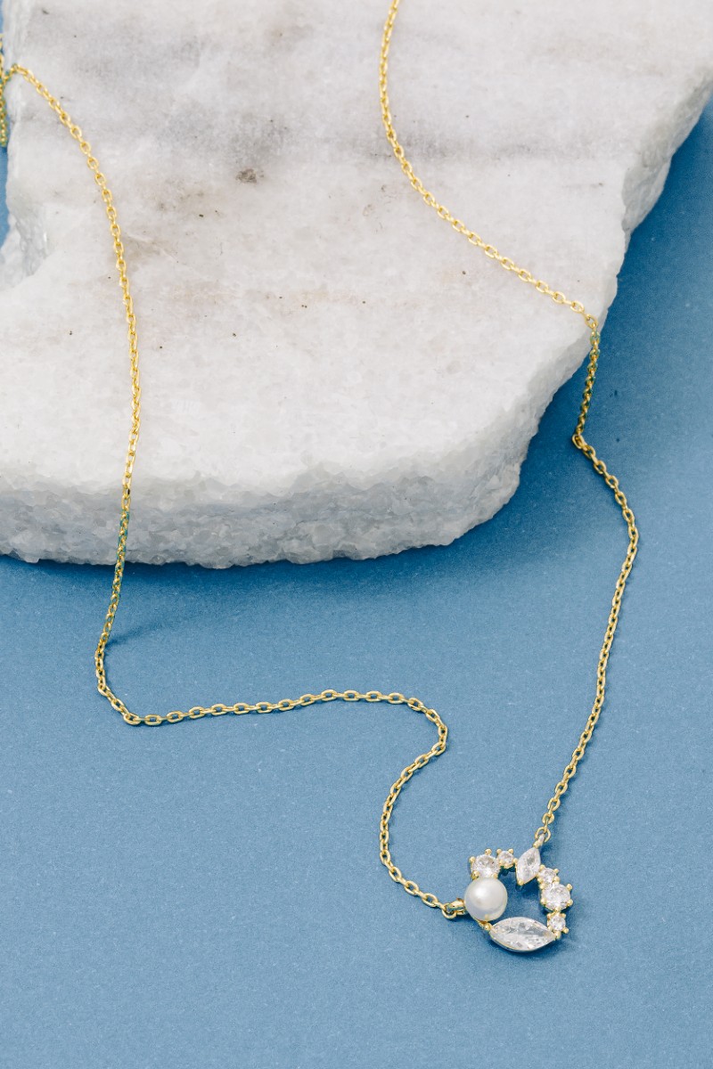 Dainty Pearl And Gems Round Pendant Necklace