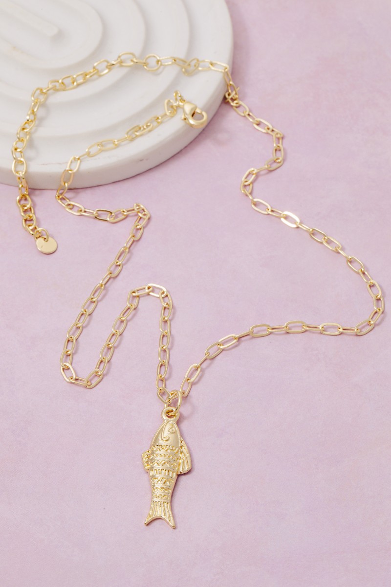Detailed Fish Pendant Dainty Chain Necklace