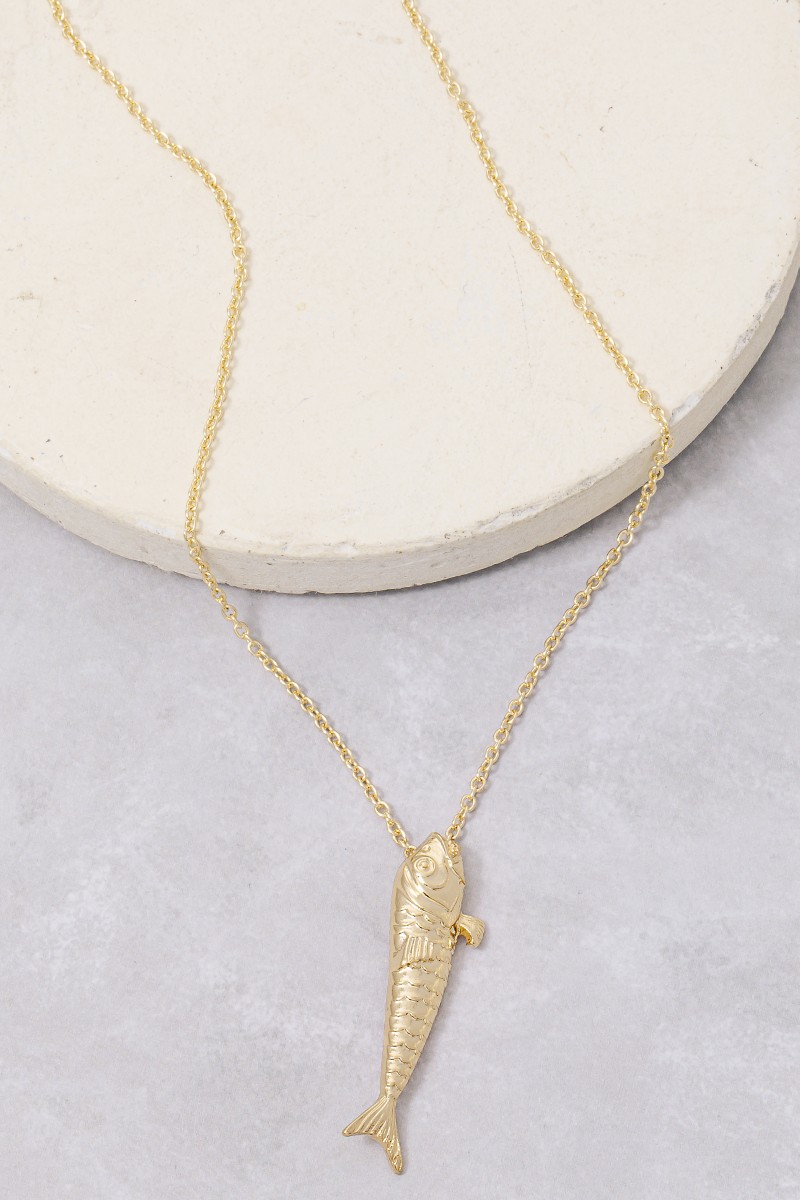 Detailed Fish Pendant Necklace