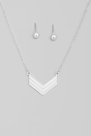 Metallic Arrow Pendant Necklace Set