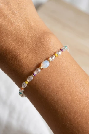 Oval And Seed Beaded Dainty Bracelet