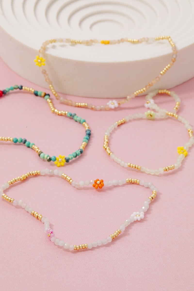 Dainty Flower Beaded Bracelet