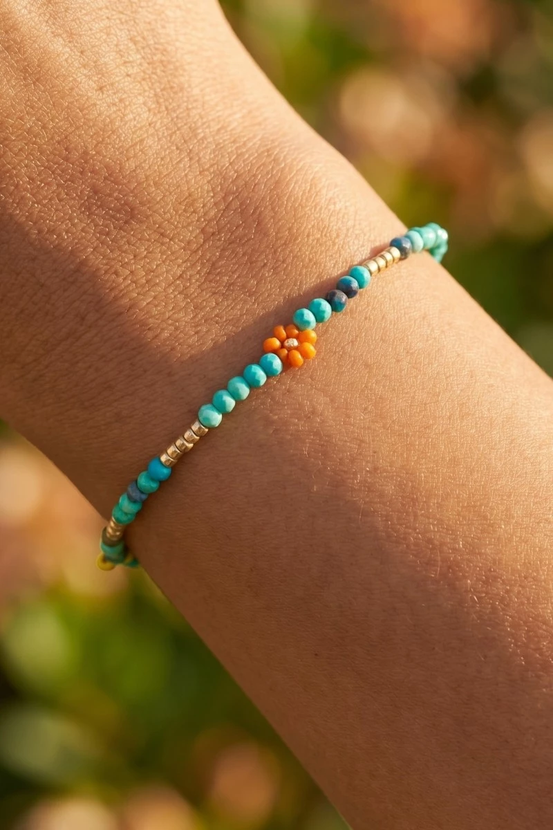 Dainty Flower Beaded Bracelet