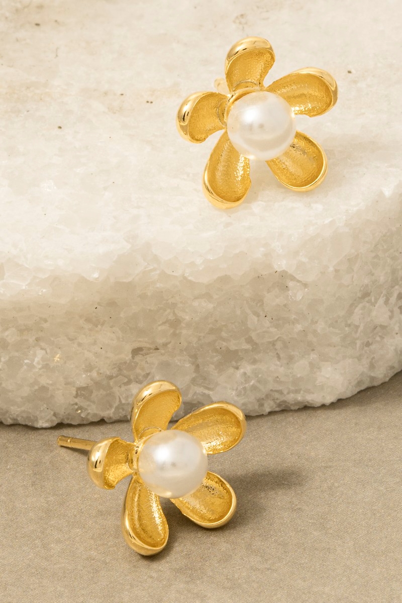 Flower Pearl Stud Earrings