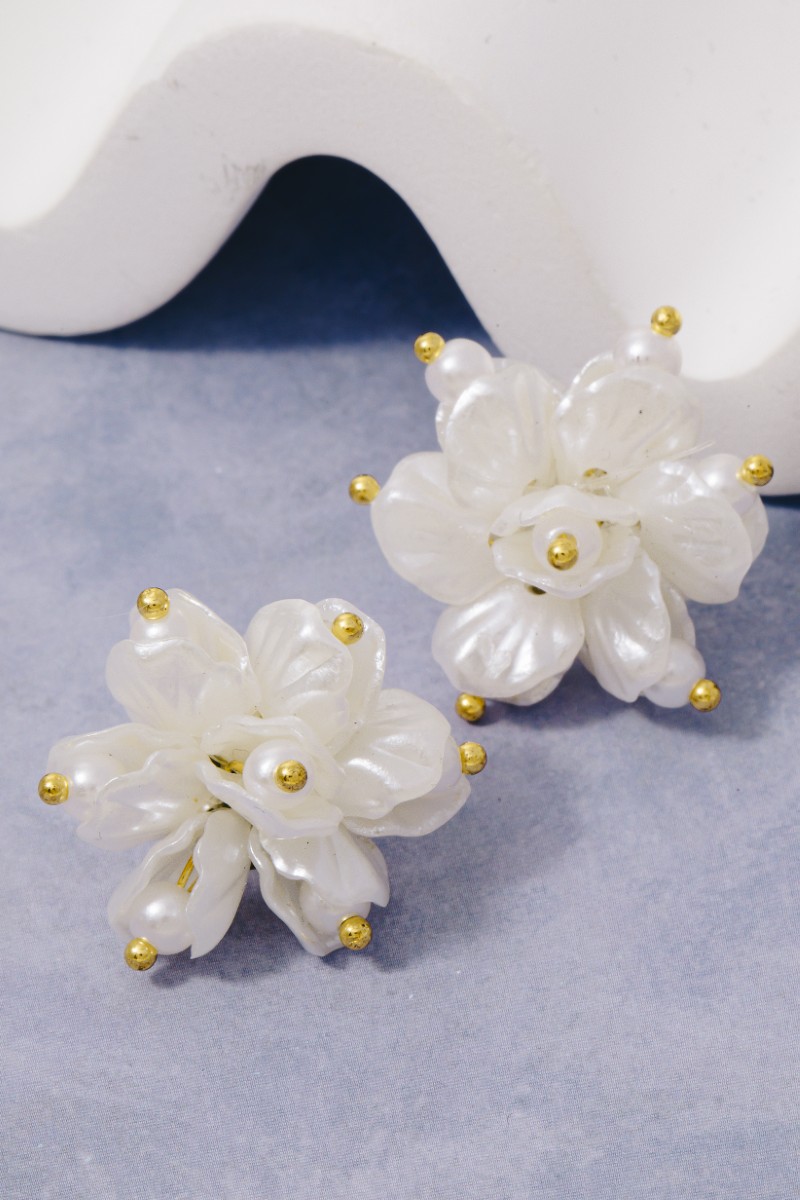 Warped Pearl Petals Flower Stud Earrings