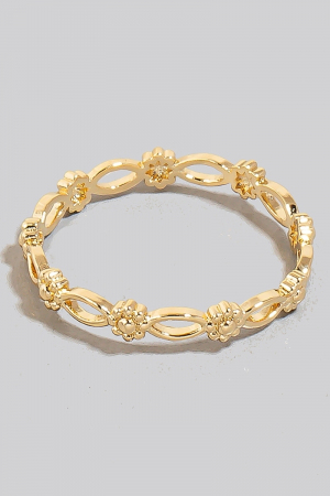 Metallic Oval And Flower  Station Band Ring