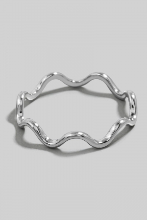 Minimalist Wavy Band Ring