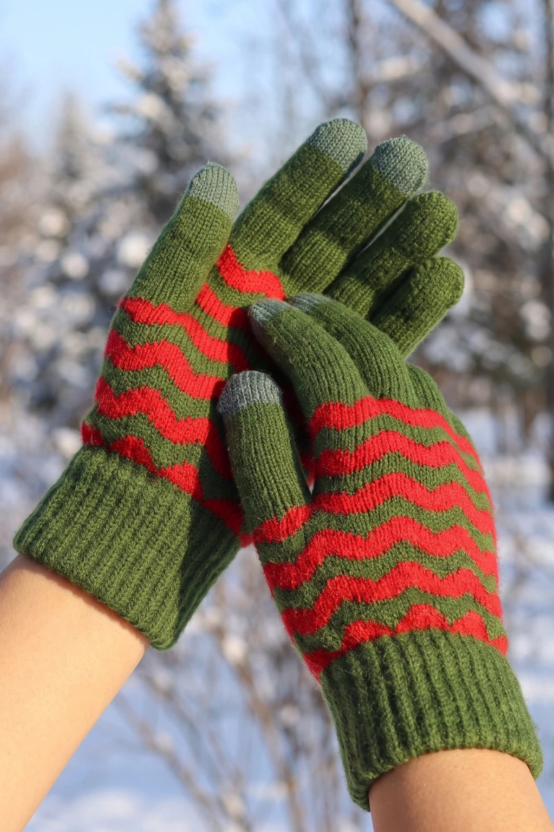 Chevron Stripe Touchscreen Knit Gloves