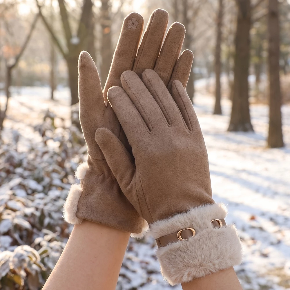 Fur Band Buckle Accent Touchscreen Gloves