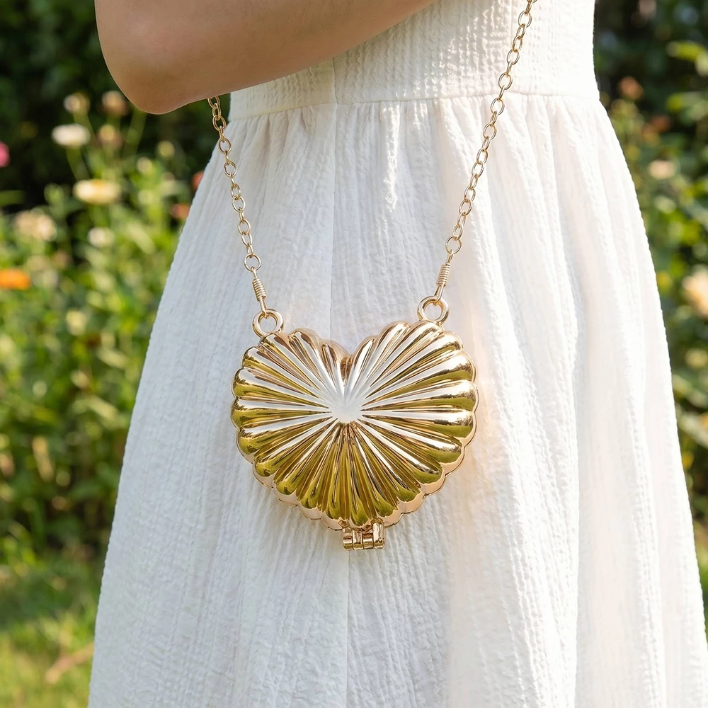 Metallic Shining Heart Clutch Coin Purse