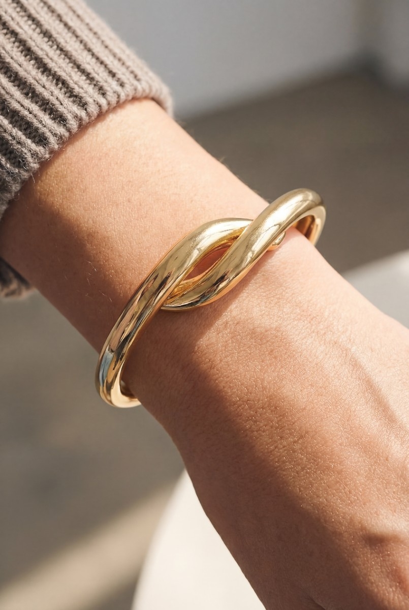 Metallic Twist Clasp Bangle Bracelet