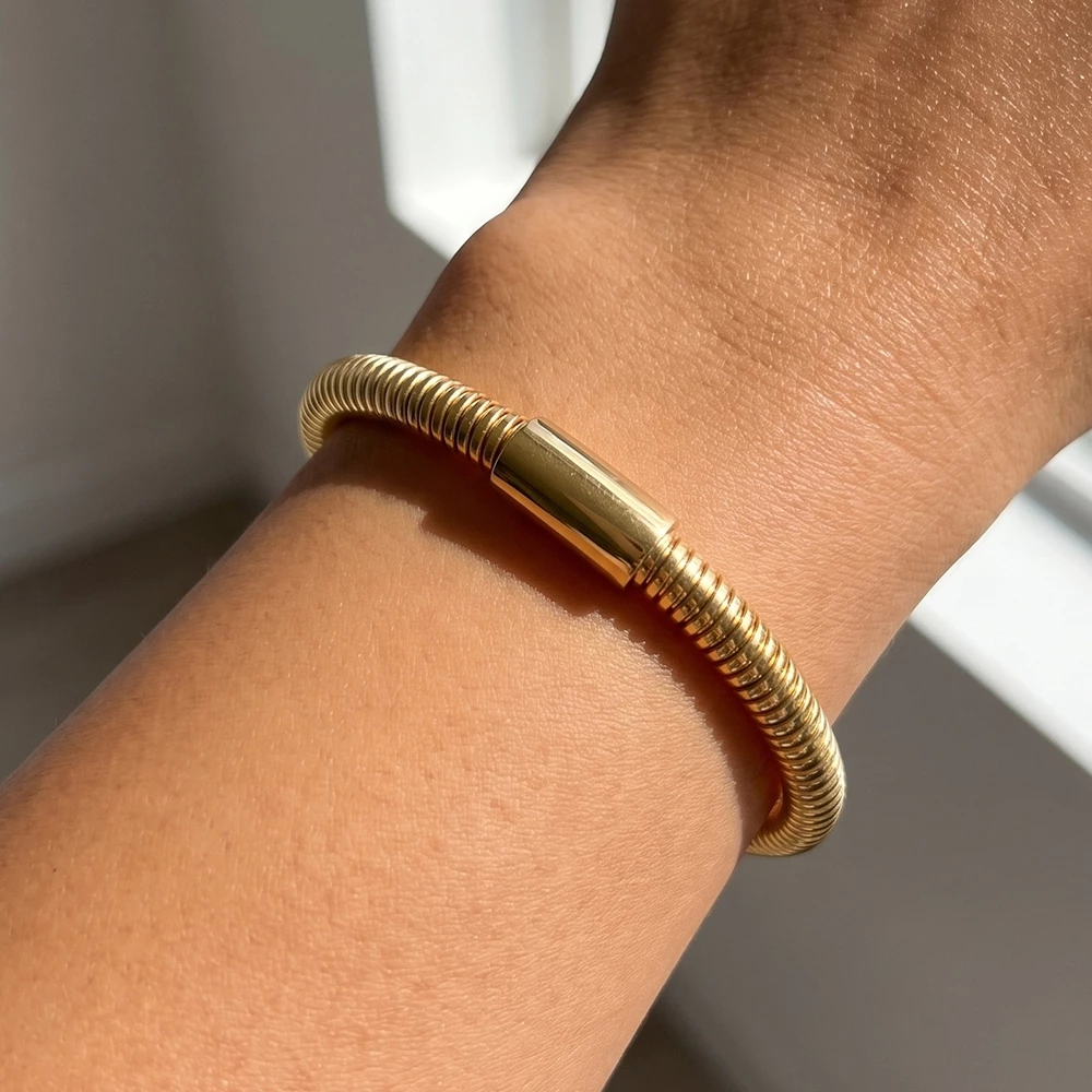Ribbed Coil Bar Station Stretch Bracelet