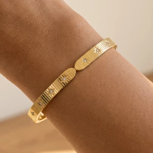 Star Set Cz Ribbed Hinged Bangle Bracelet
