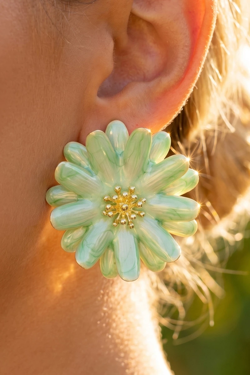 Pearlized Daisy Flower Stud Earrings