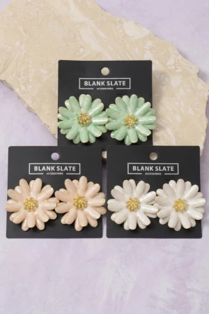 Pearlized Daisy Flower Stud Earrings