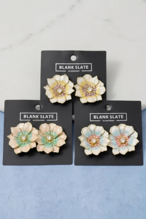 Outlined Petal Flower Cz Stud Earrings