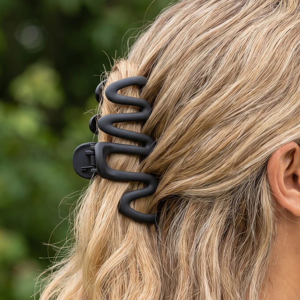 Matte Squiggle Wave Claw Clip