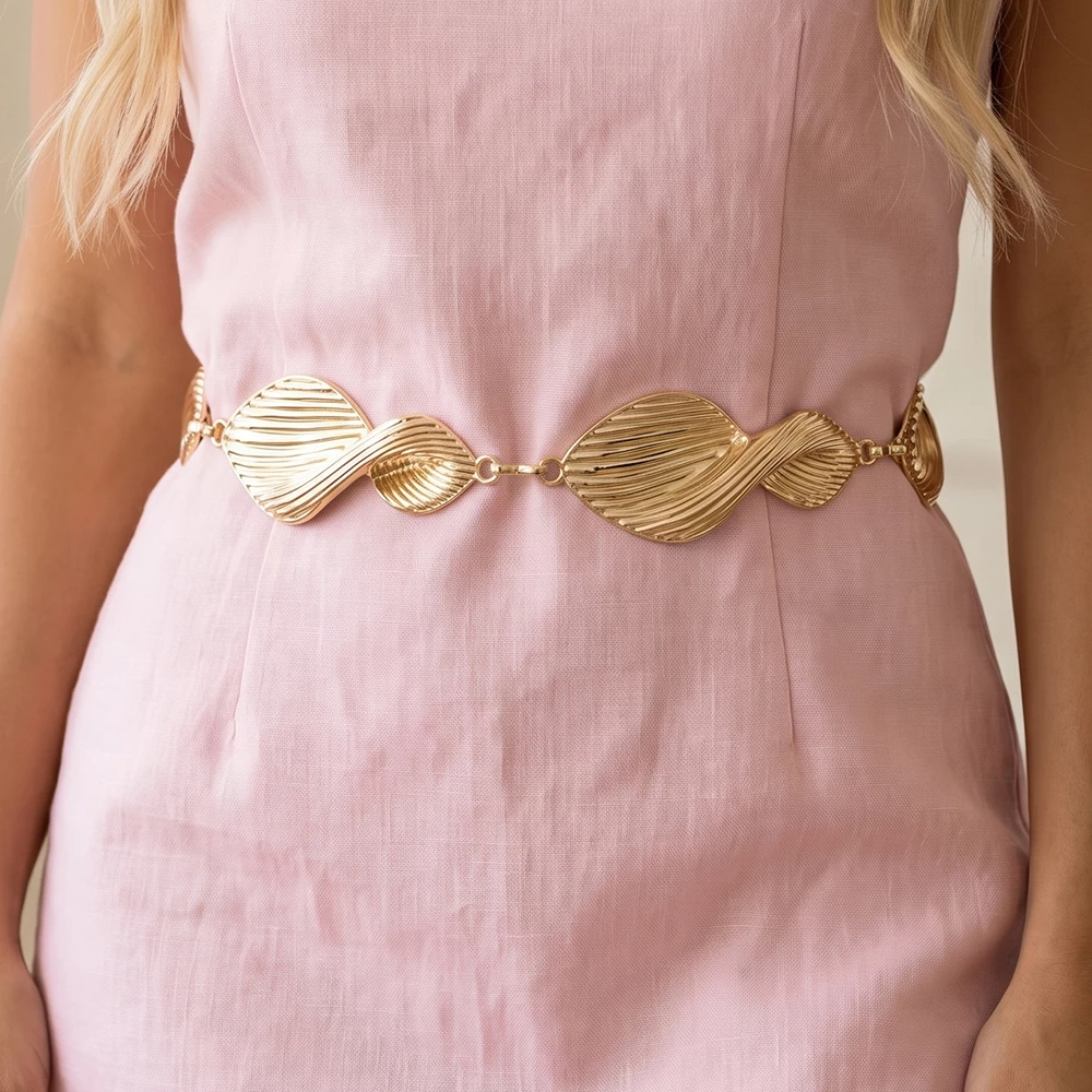 Ribbed Twist Link Statement Chain Belt