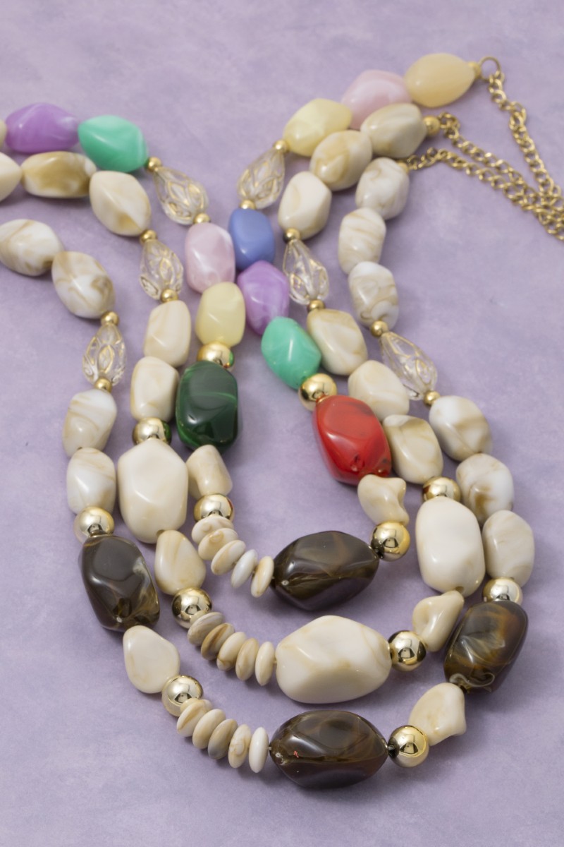 Intricate Chunky Resin And Metallic Beads Necklace