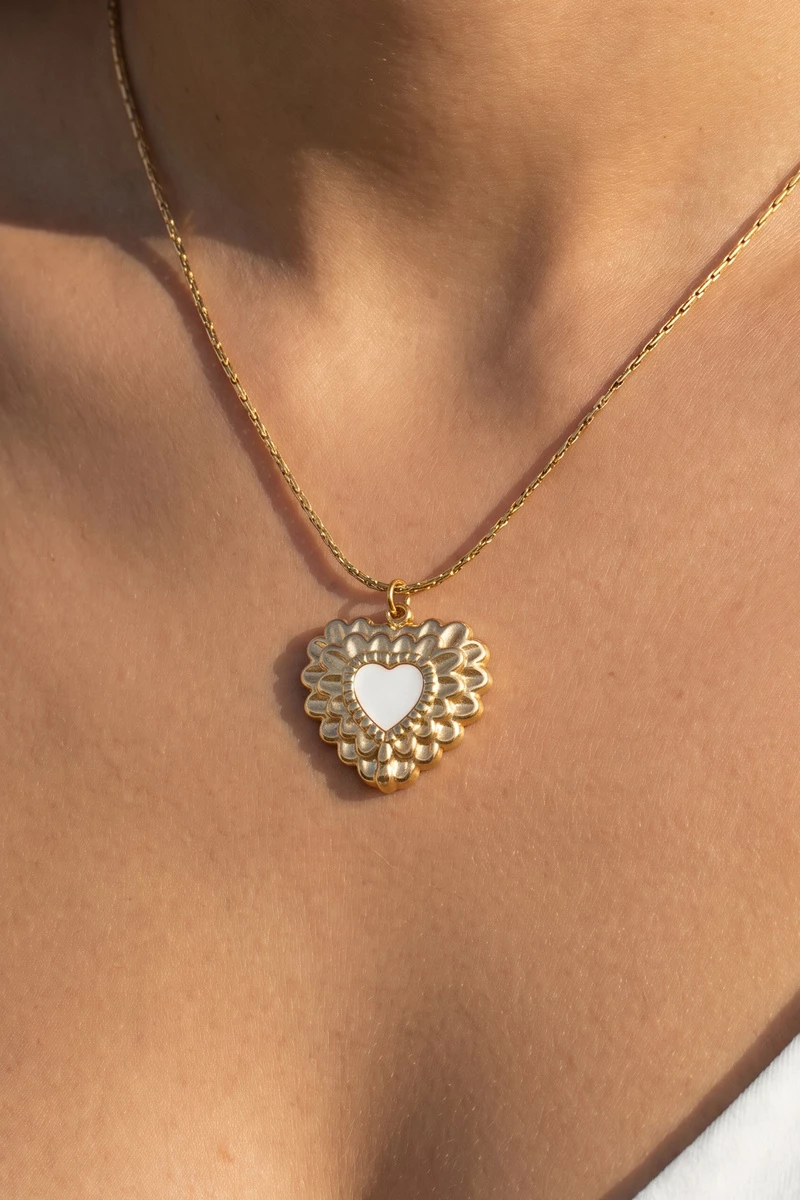 Stainless Steel Petal Edge Heart Mop Pendant Necklace