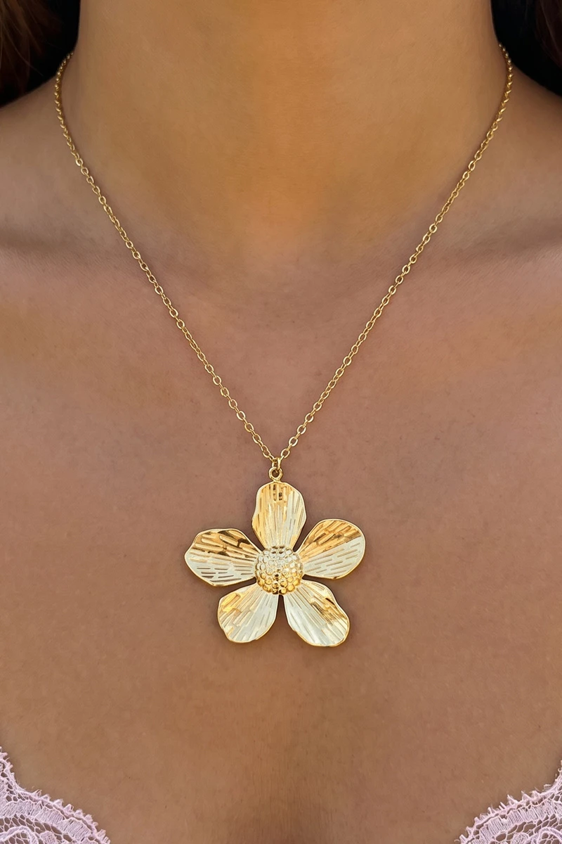 Textured Flower Pendant Snake Chain Necklace